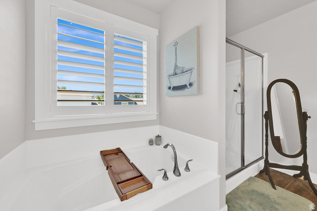 2777 West 4175th Street South, Unit 232 Roy, UT 84067 - Photo 18 of 27 Primary Bathroom en Suite with separate tub/shower