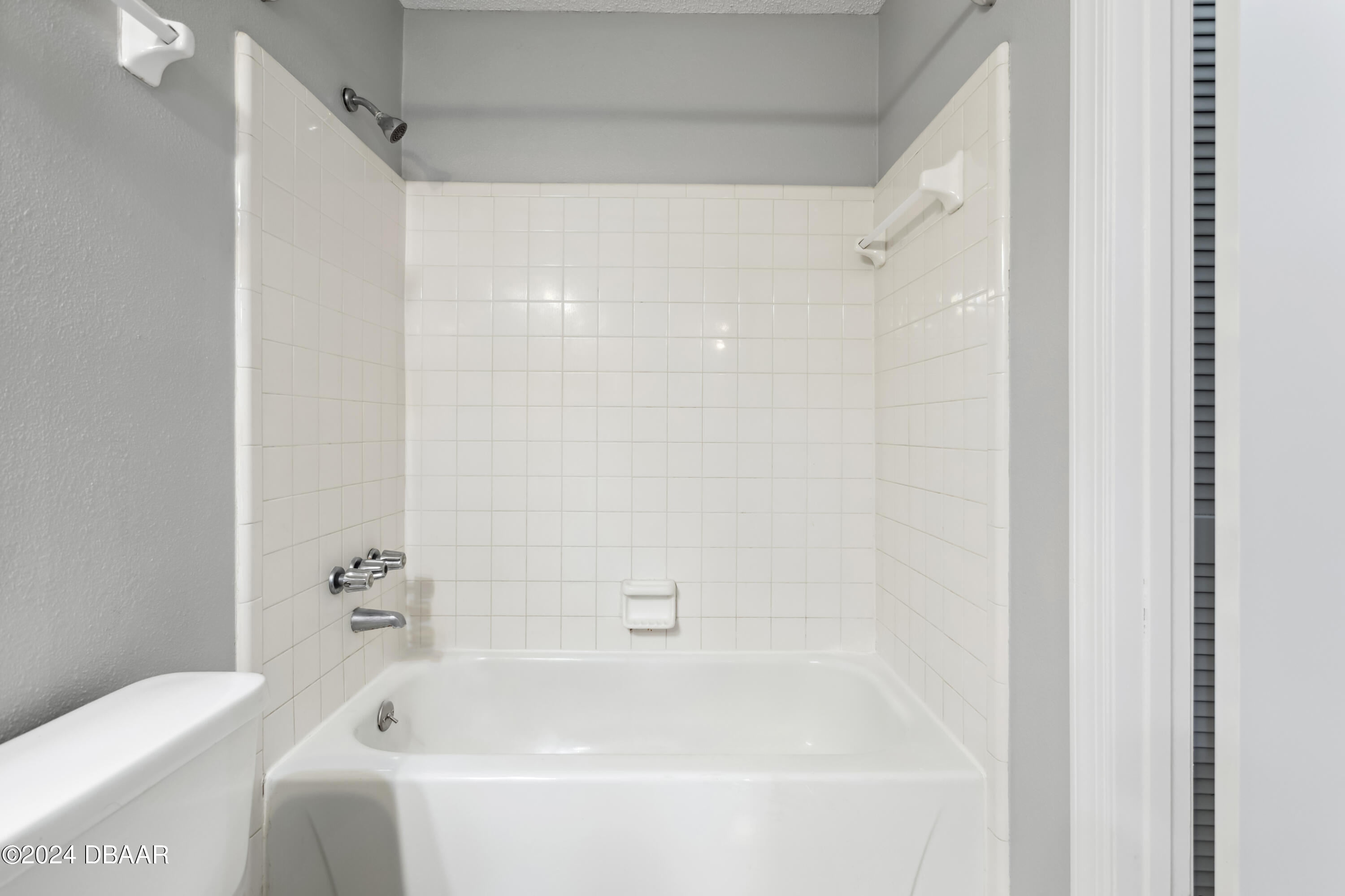1600 Big Tree Road, Unit K1 South Daytona, FL 32119 - Photo 27 of 28 a bathroom with a bathtub and shower