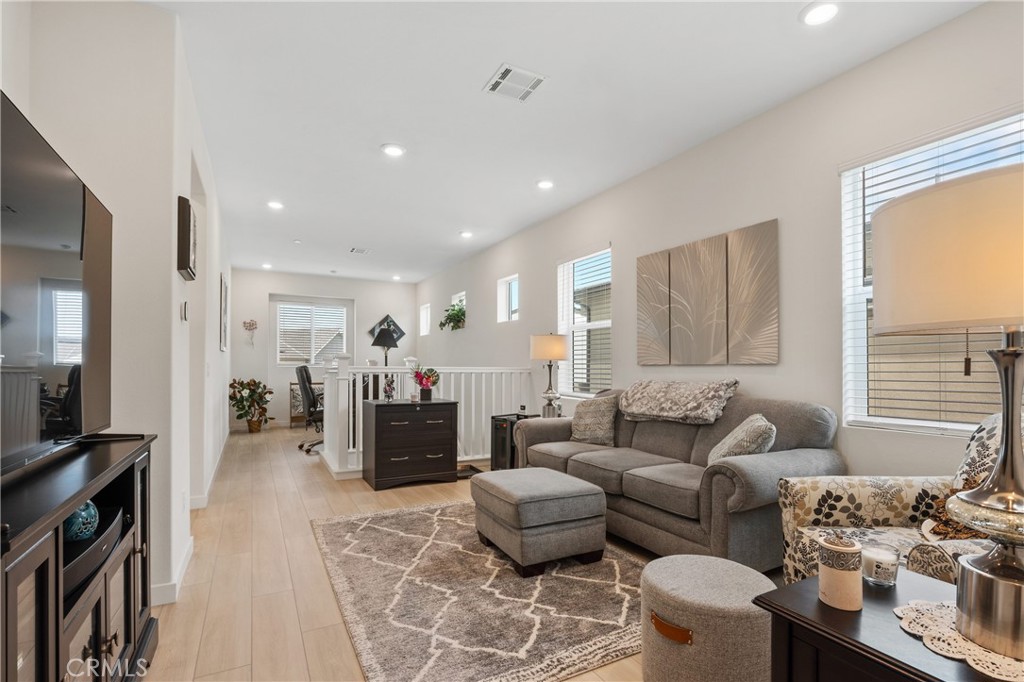 27632 Ensemble Valencia, CA 91381 - Photo 7 of 14