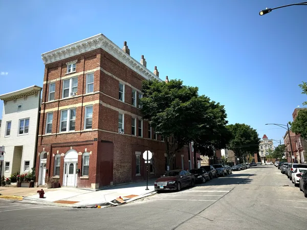 $1,885 | 1900 South May Street, Unit 1F, Chicago, IL 60608