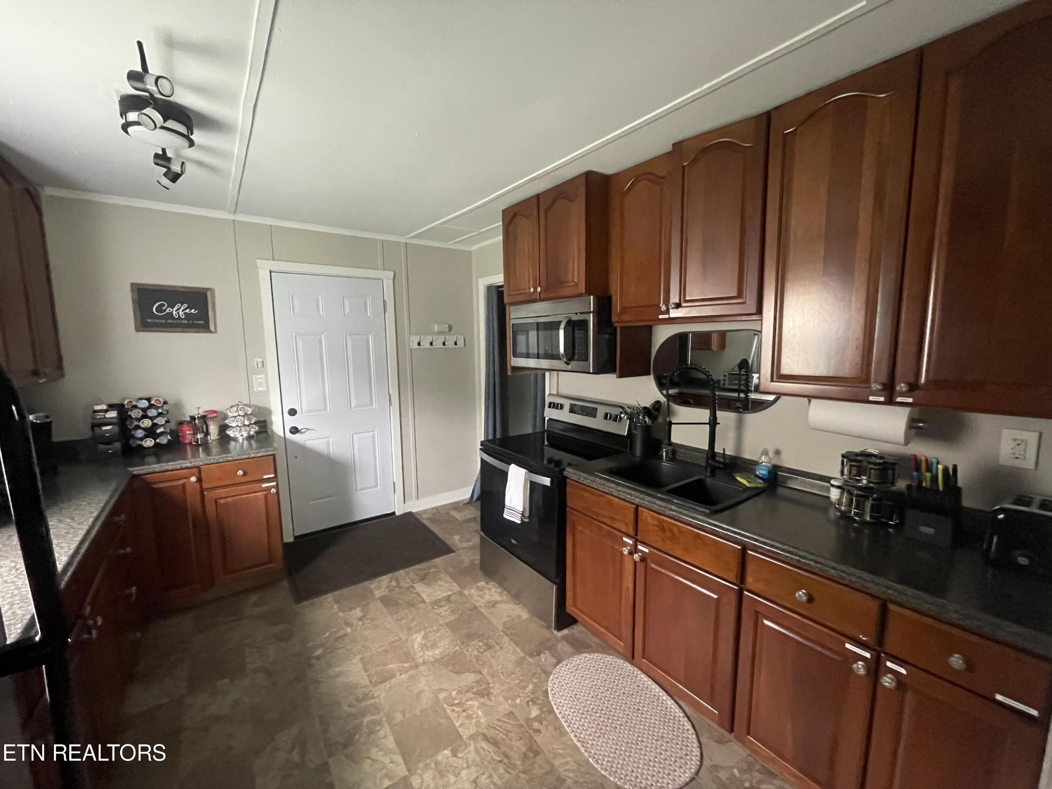 100 Hamilton Circle Oak Ridge, TN 37830 - Photo 6 of 19