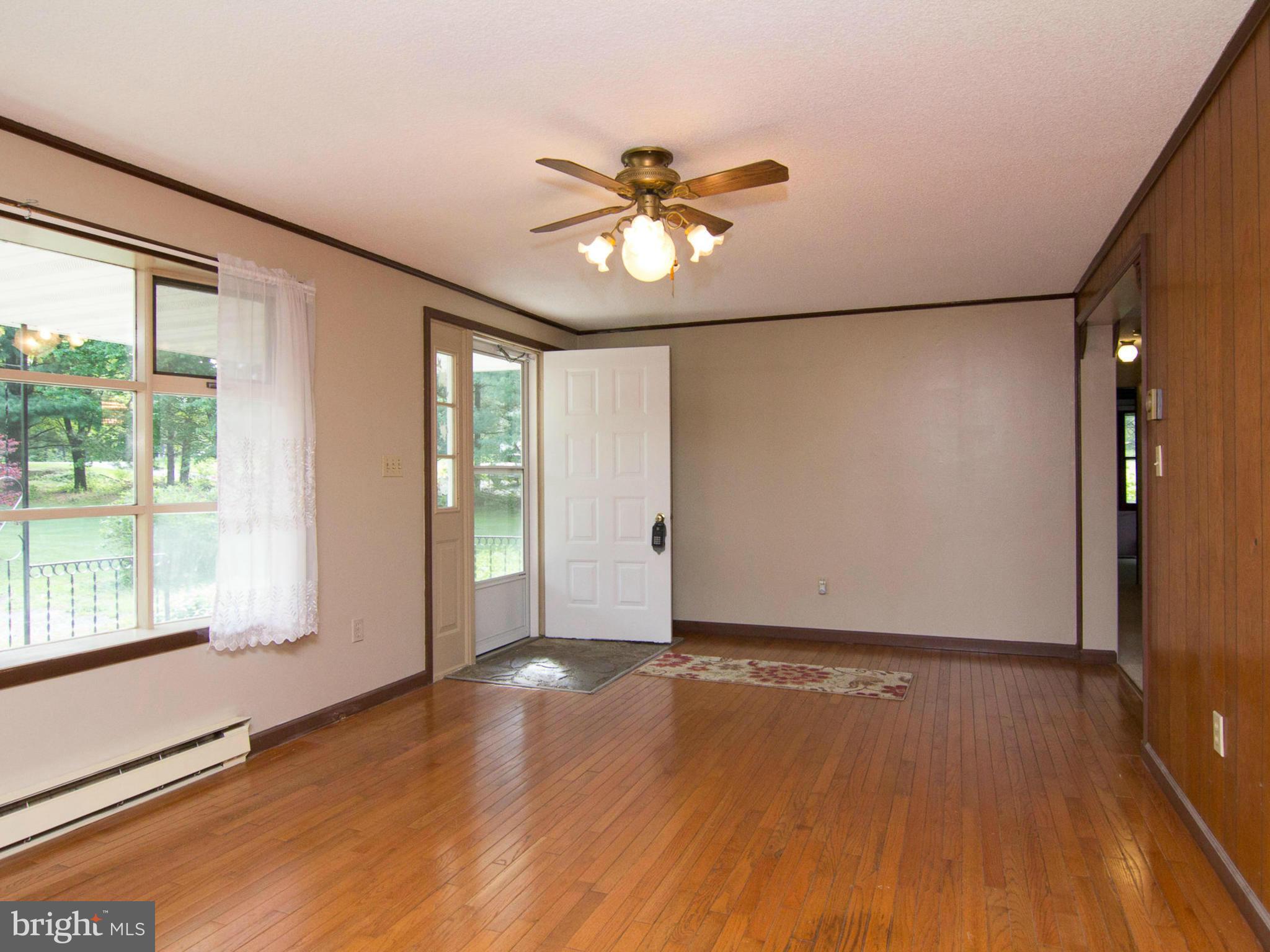 5132 Babylon Road Taneytown, MD 21787 - Photo 11 of 30 Living Room