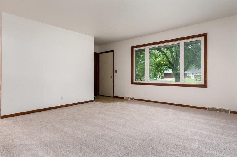 12222 Rae Ann Road Roscoe, IL 61073 - Photo 9 of 40