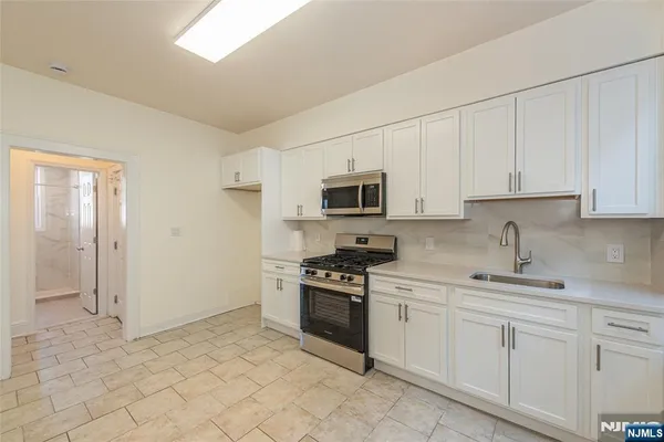 $2,400 | 137 Hammond Avenue, Passaic, NJ 07055