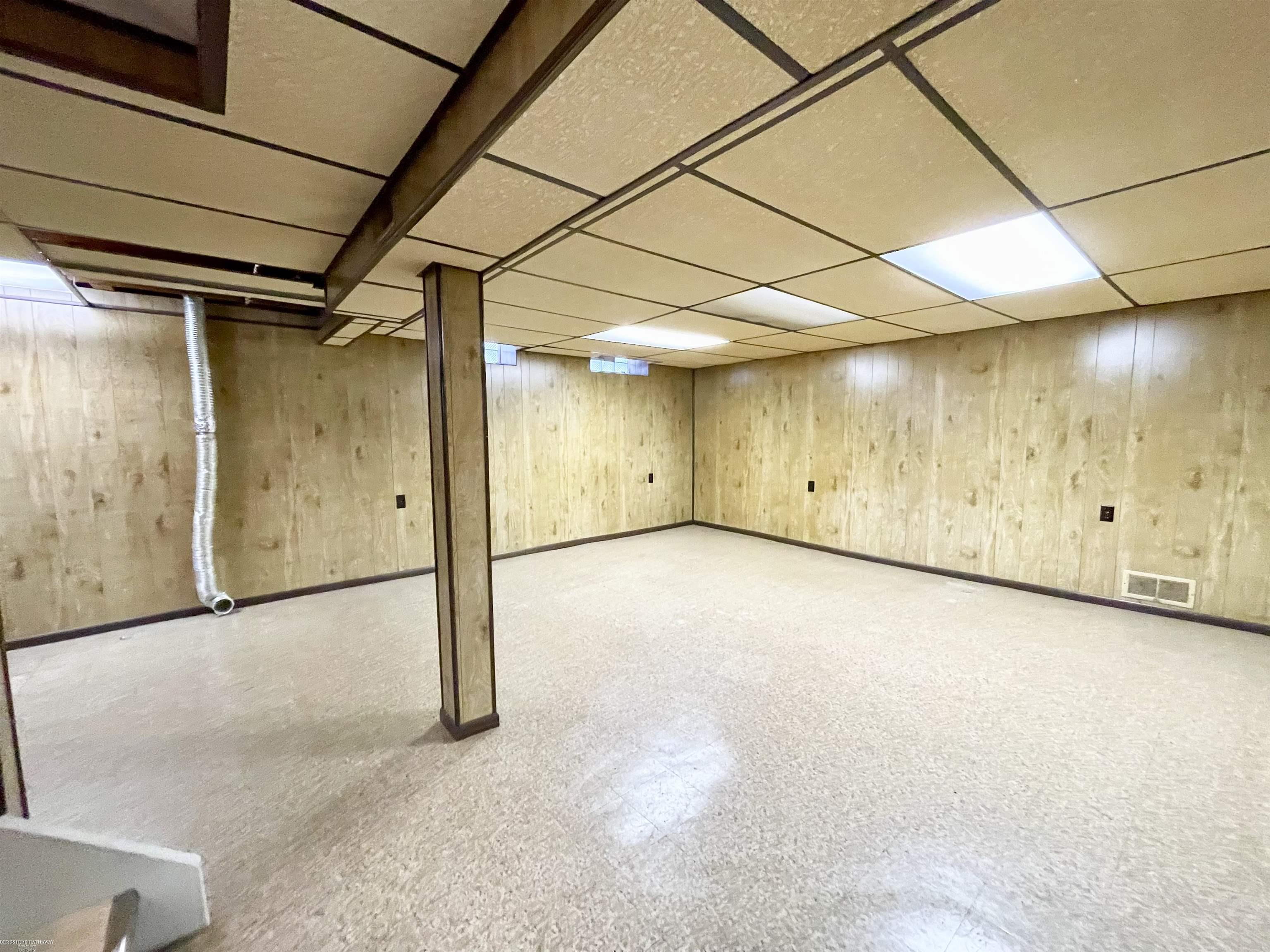 24296 Roxana Avenue Eastpointe, MI 48021 - Photo 15 of 22