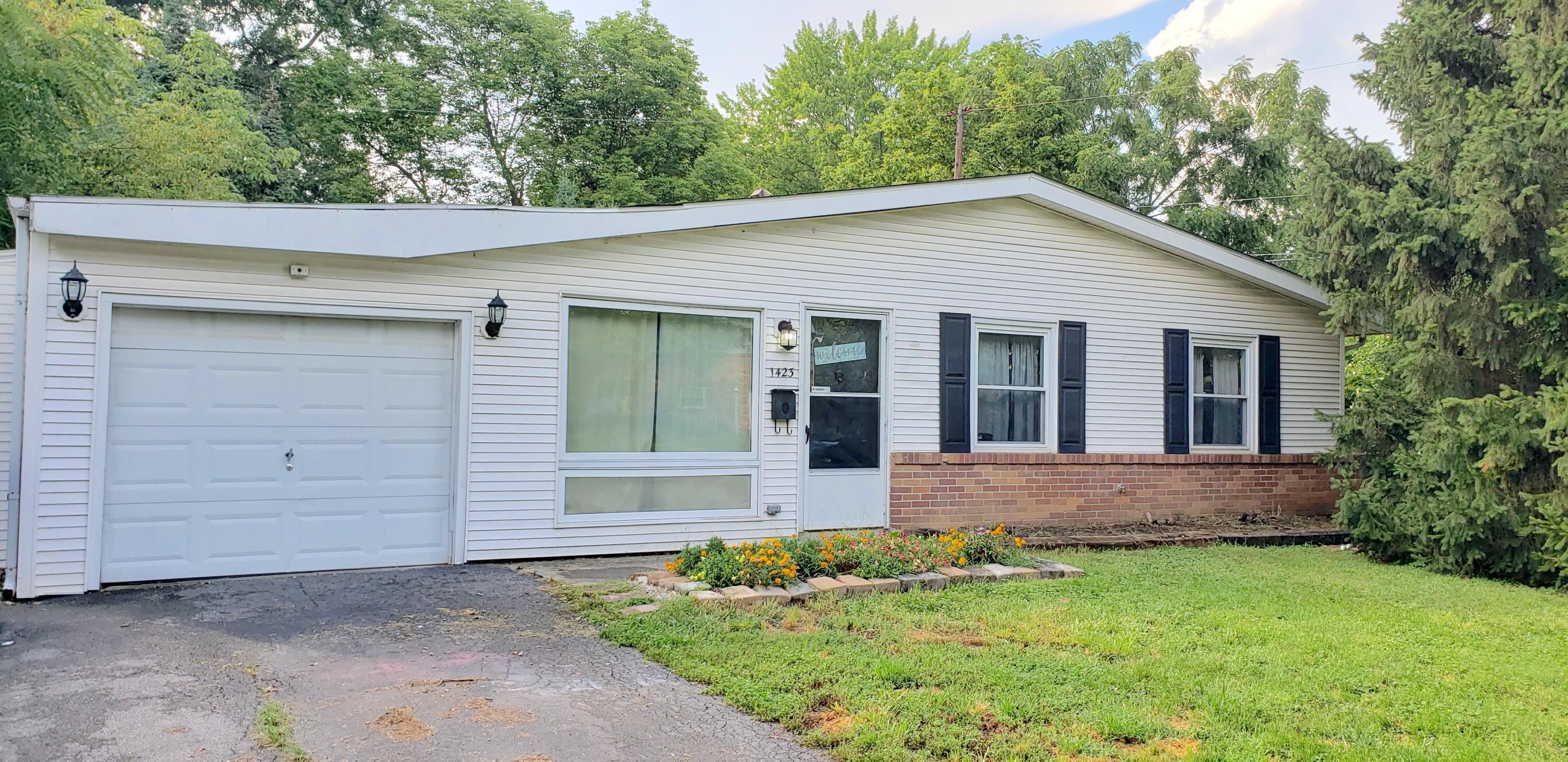 1423 Country Club Road Columbus, OH 43227 - Photo 1 of 18 Gallery Image 1