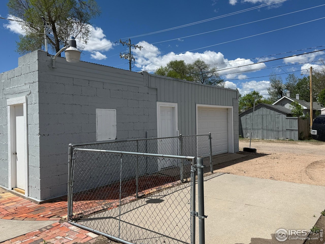 827 Prospect Street Fort Morgan, CO 80701 - Photo 3 of 7 a backyard of a house
