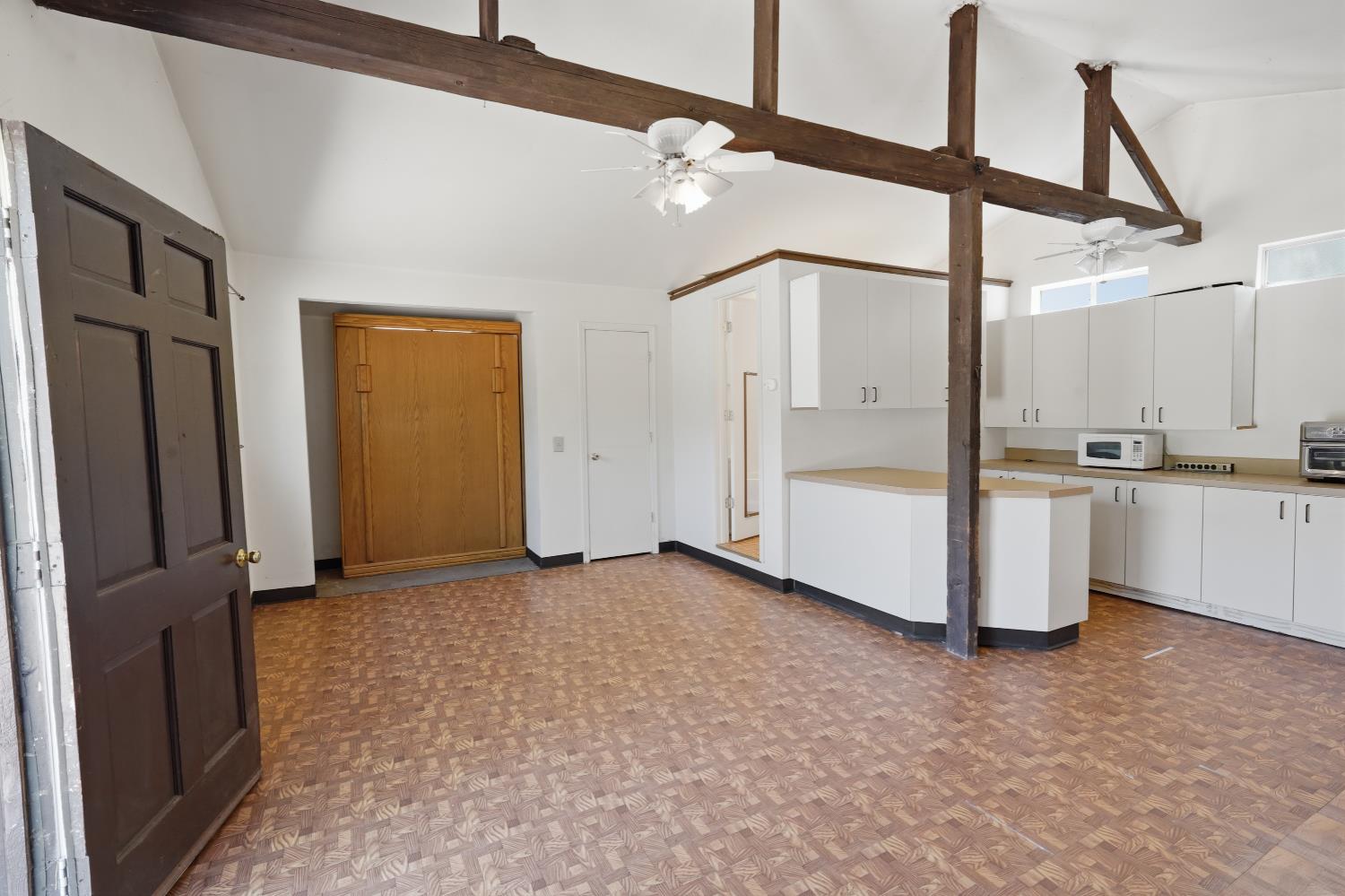 13351 Newtown Road Nevada City, CA 95959 - Photo 14 of 50 a view of empty room with cabinet and mirrors