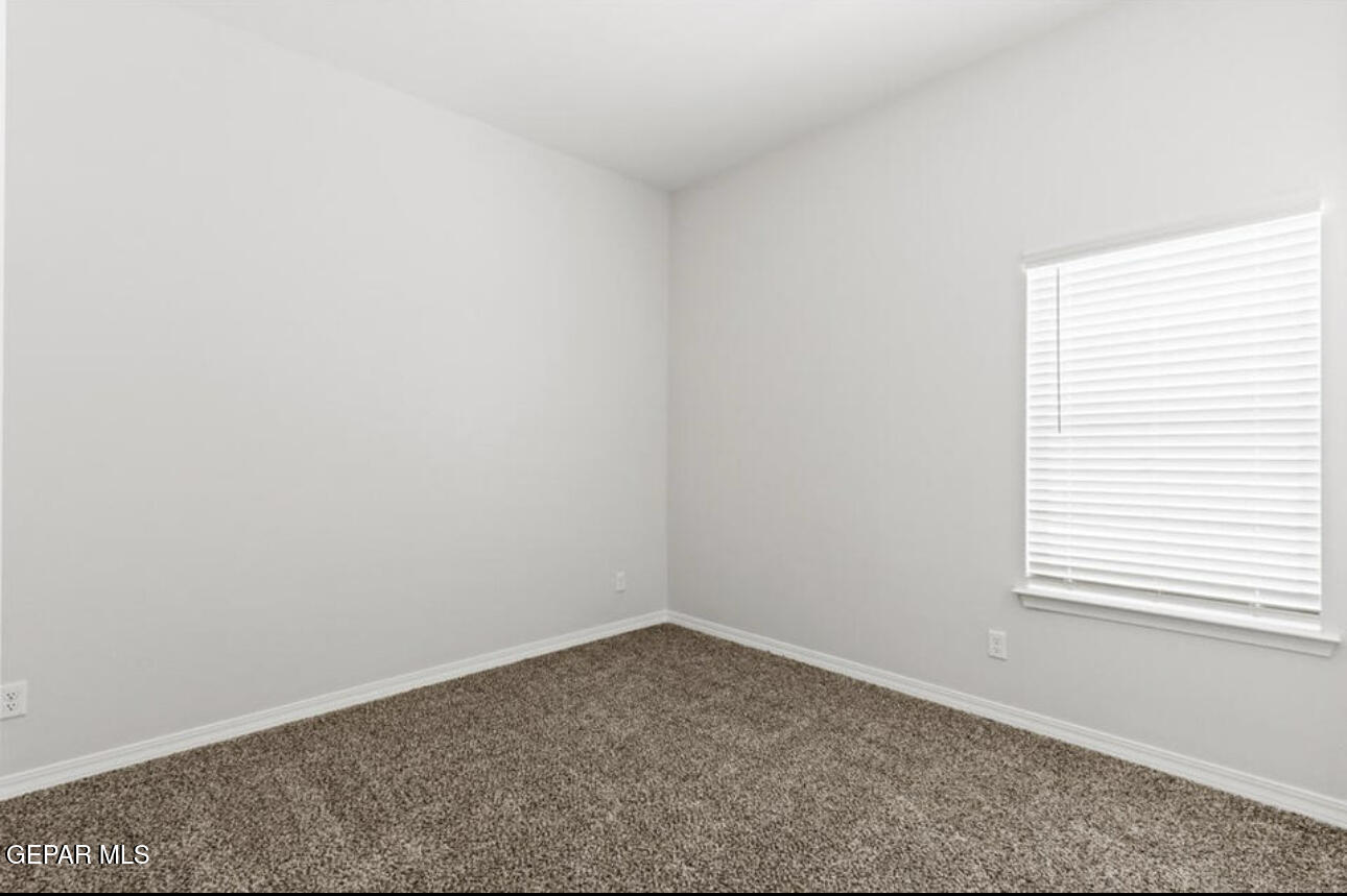 6031 Summer Ridge Sunland Park, NM 88008 - Photo 11 of 13 an empty room with a window