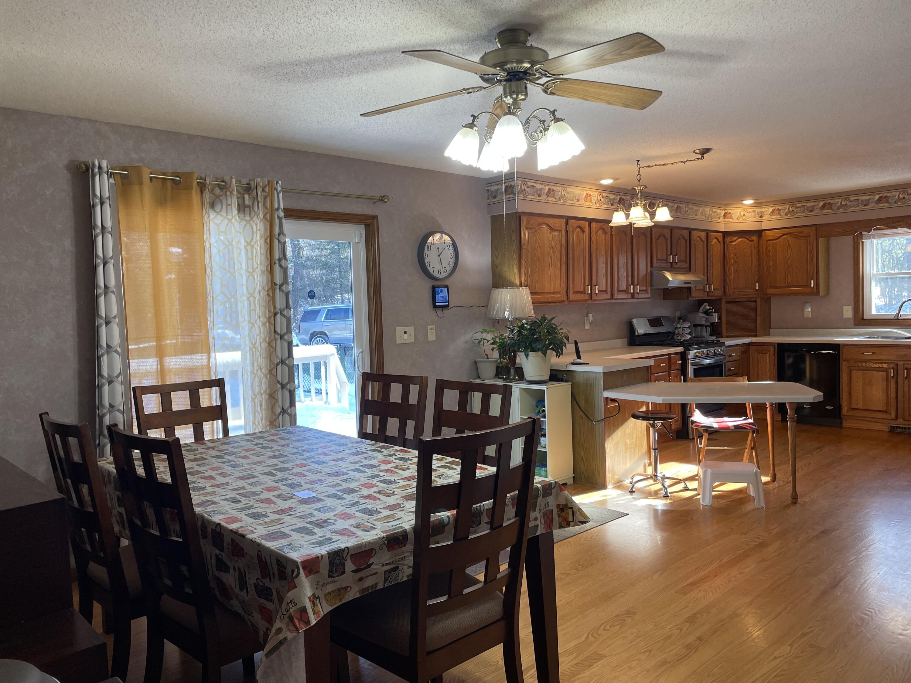 8475 Idyllview Avenue Sparta, WI 54656 - Photo 6 of 28 Kitchen Dining