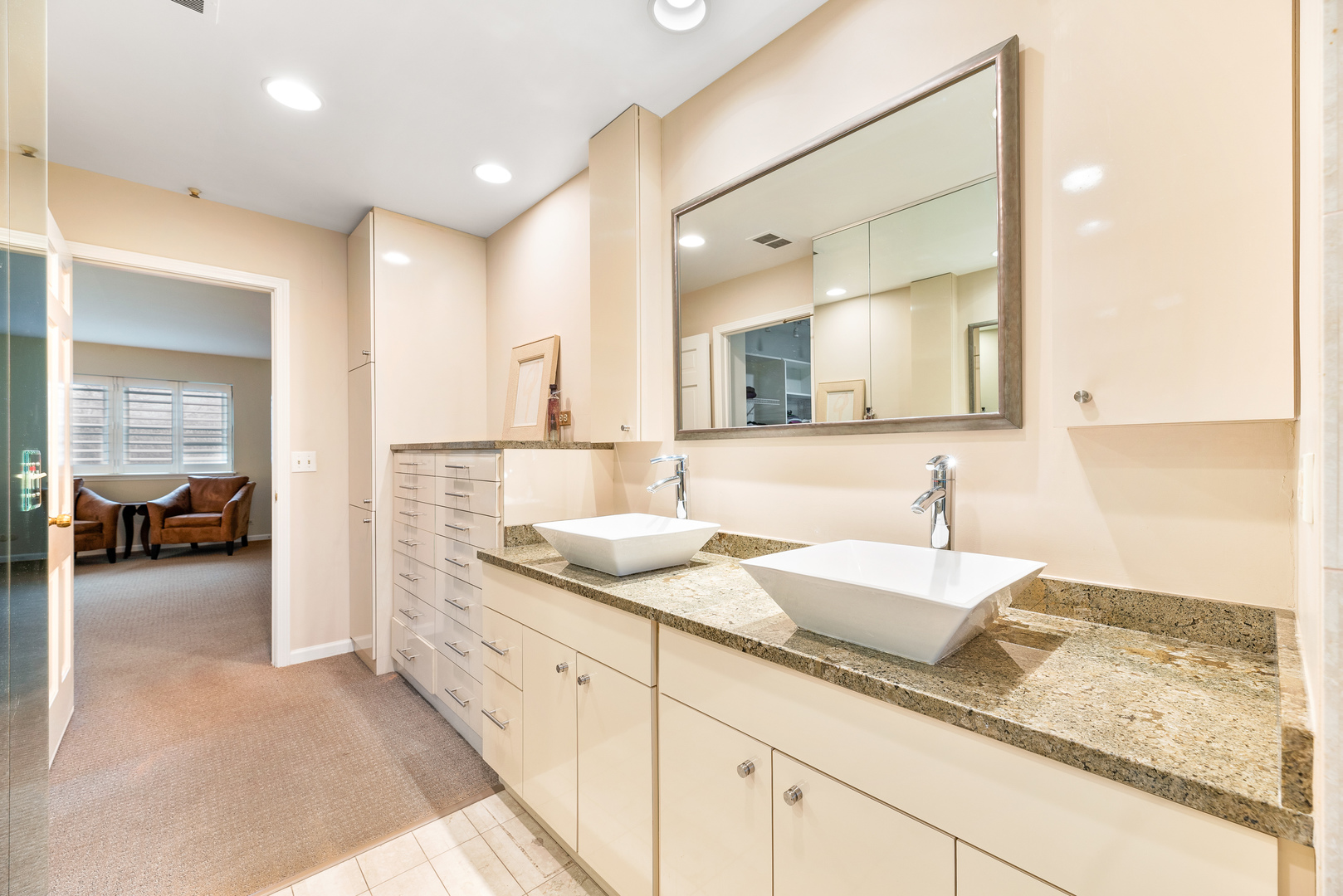 200 Hazel Avenue Glencoe, IL 60022 - Photo 26 of 51 a en suite bathroom with double sink and a mirror