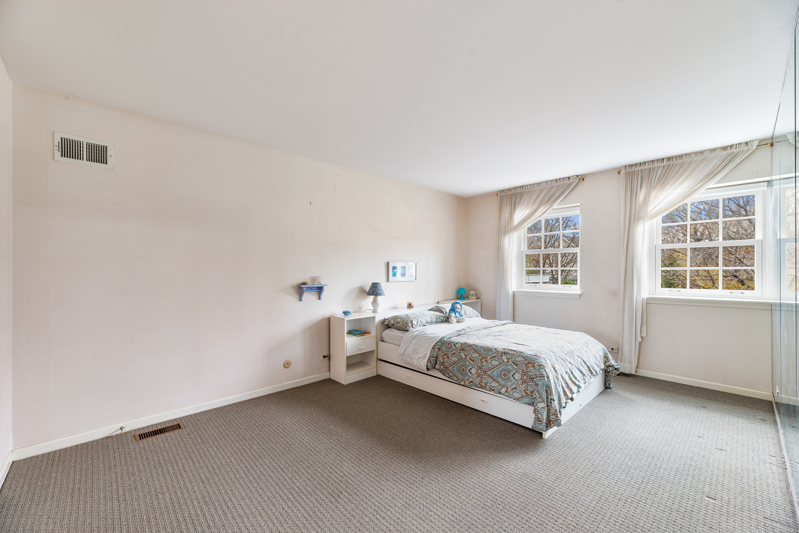 200 Hazel Avenue Glencoe, IL 60022 - Photo 29 of 51 a bed room with a bed and a window