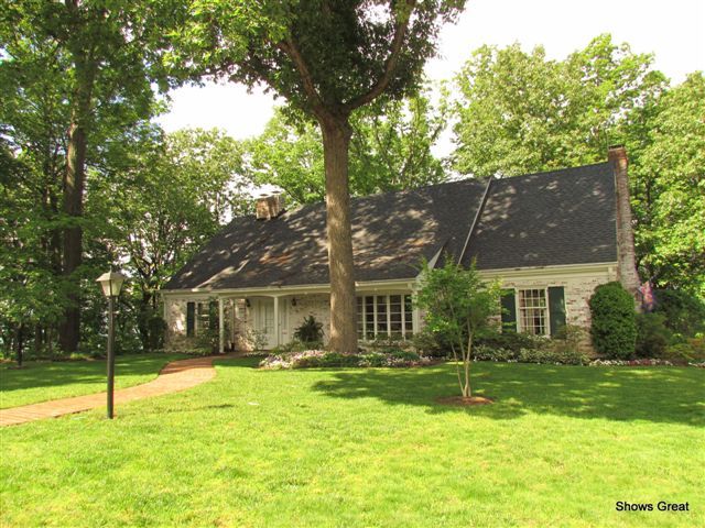 3482 West Ridge Road Southwest Roanoke, VA 24014 - Photo 3 of 45 IMG_7592