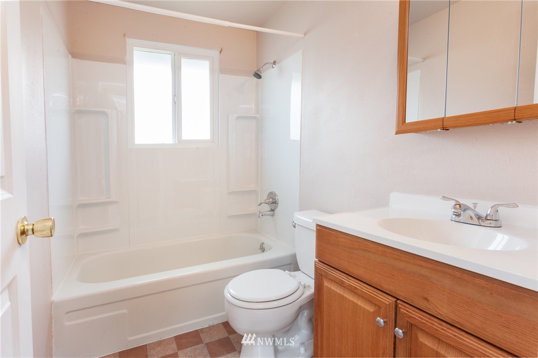 679 Union Avenue Northeast Renton, WA 98059 - Photo 11 of 14