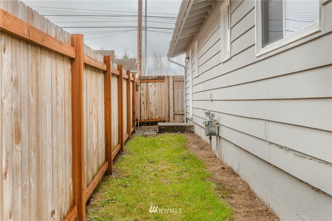 679 Union Avenue Northeast Renton, WA 98059 - Photo 13 of 14