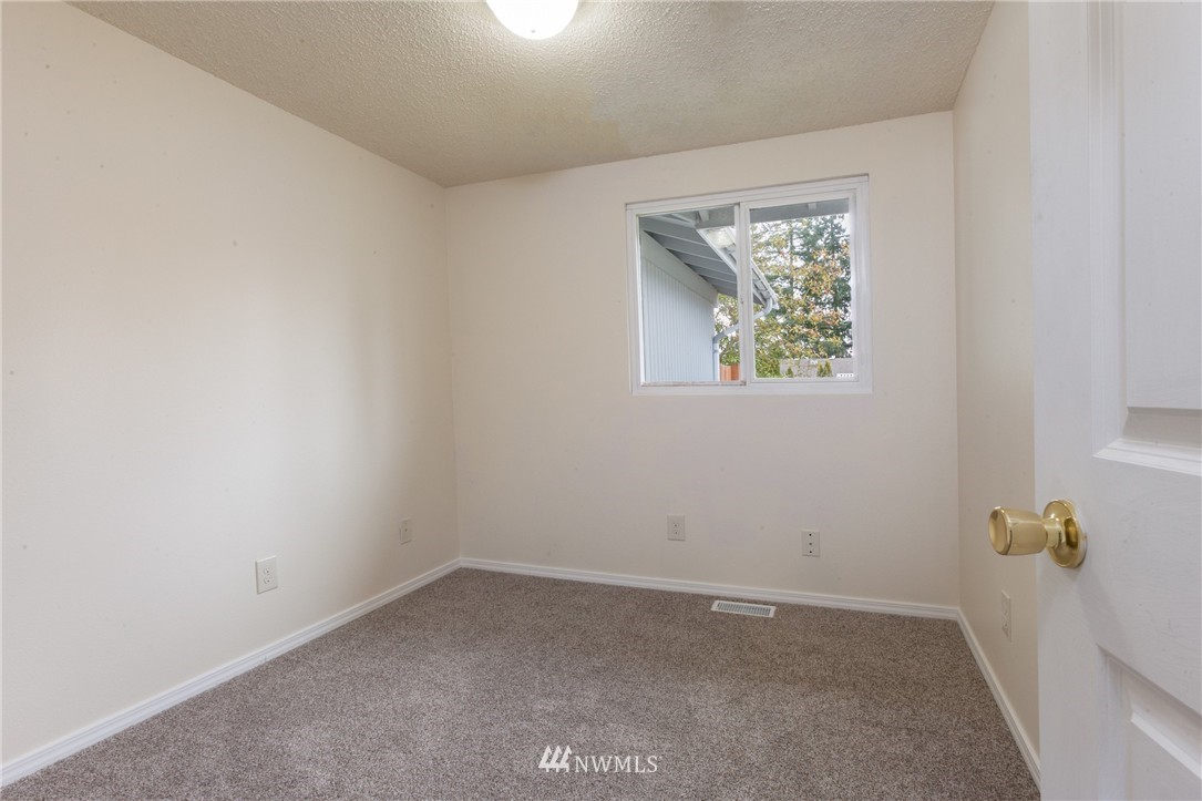 679 Union Avenue Northeast Renton, WA 98059 - Photo 7 of 14