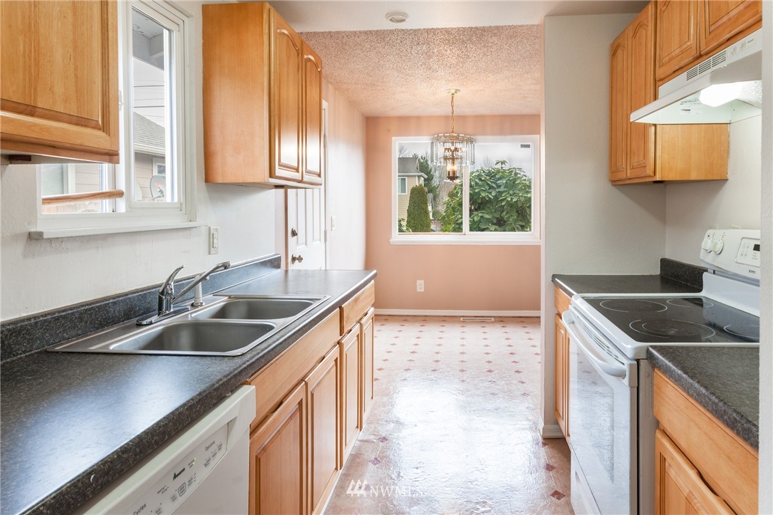 679 Union Avenue Northeast Renton, WA 98059 - Photo 8 of 14
