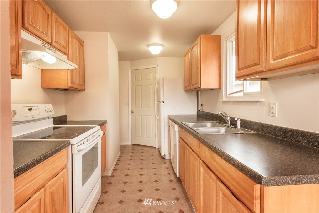 679 Union Avenue Northeast Renton, WA 98059 - Photo 9 of 14