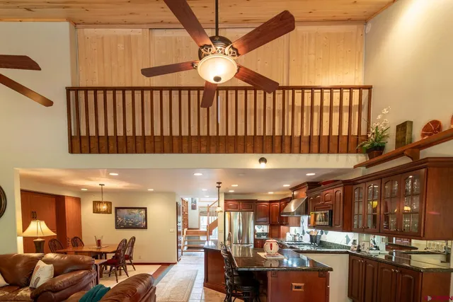 a room with lots of tables and chairs