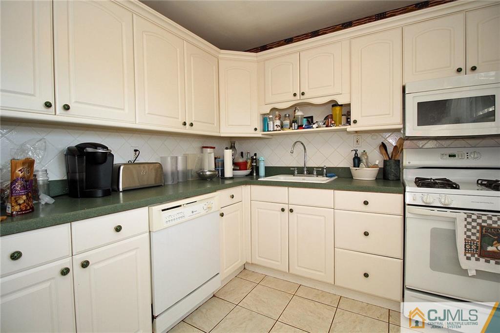 89 New Road Kendall Park, NJ 08824 - Photo 11 of 25 Gallery Image 11