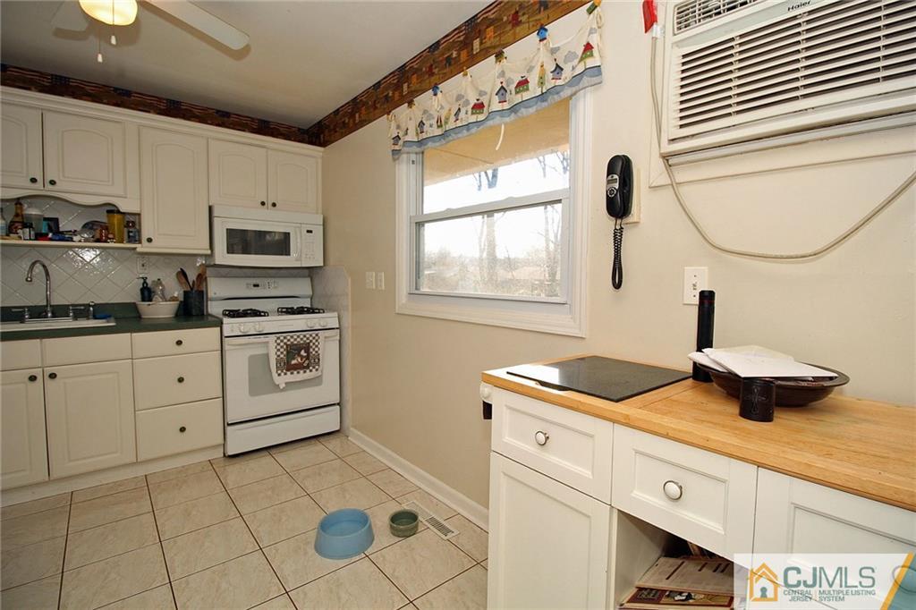 89 New Road Kendall Park, NJ 08824 - Photo 12 of 25 Gallery Image 12
