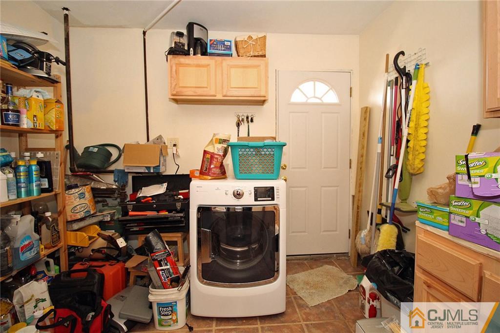 89 New Road Kendall Park, NJ 08824 - Photo 18 of 25 Gallery Image 18