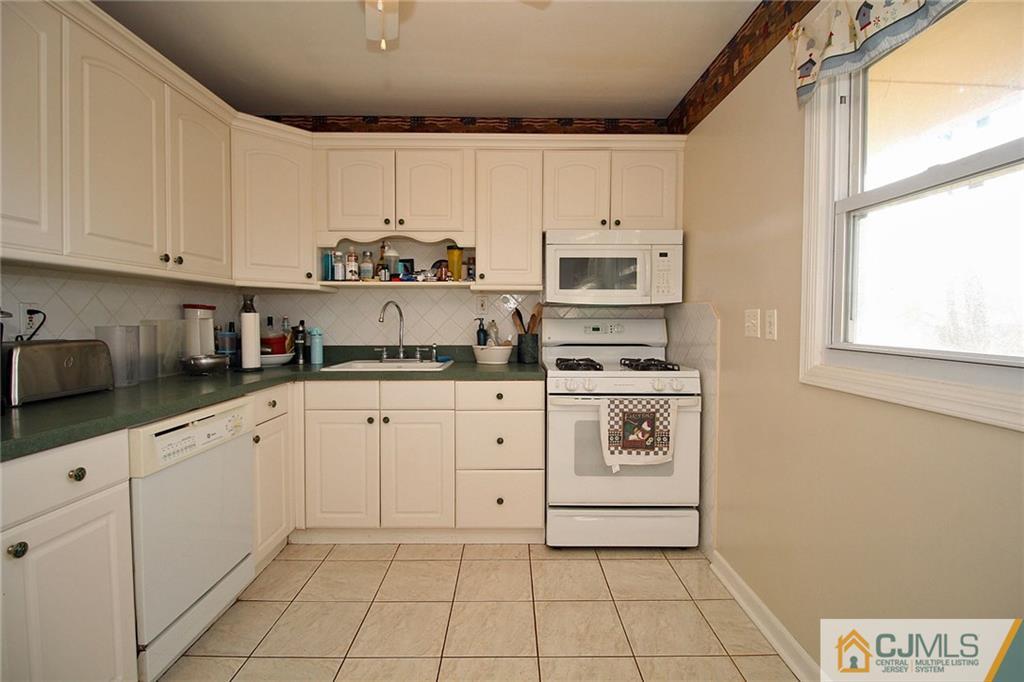 89 New Road Kendall Park, NJ 08824 - Photo 9 of 25 Gallery Image 9