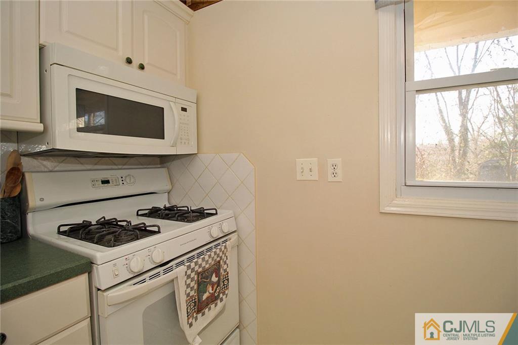 89 New Road Kendall Park, NJ 08824 - Photo 10 of 25 Gallery Image 10