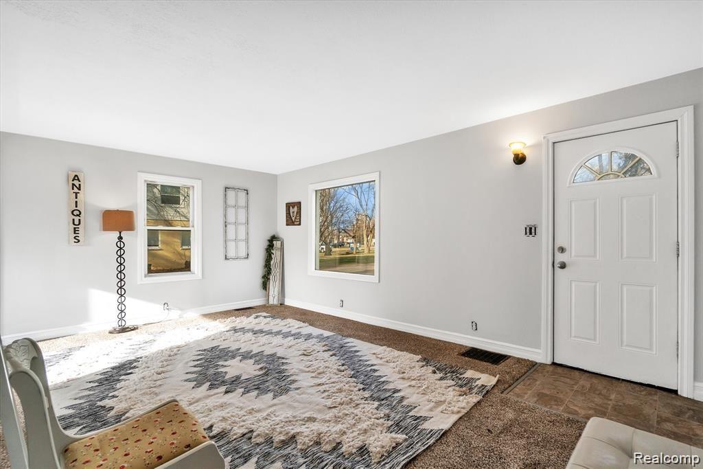 823 West Silver Lake Road Fenton, MI 48430 - Photo 6 of 31
