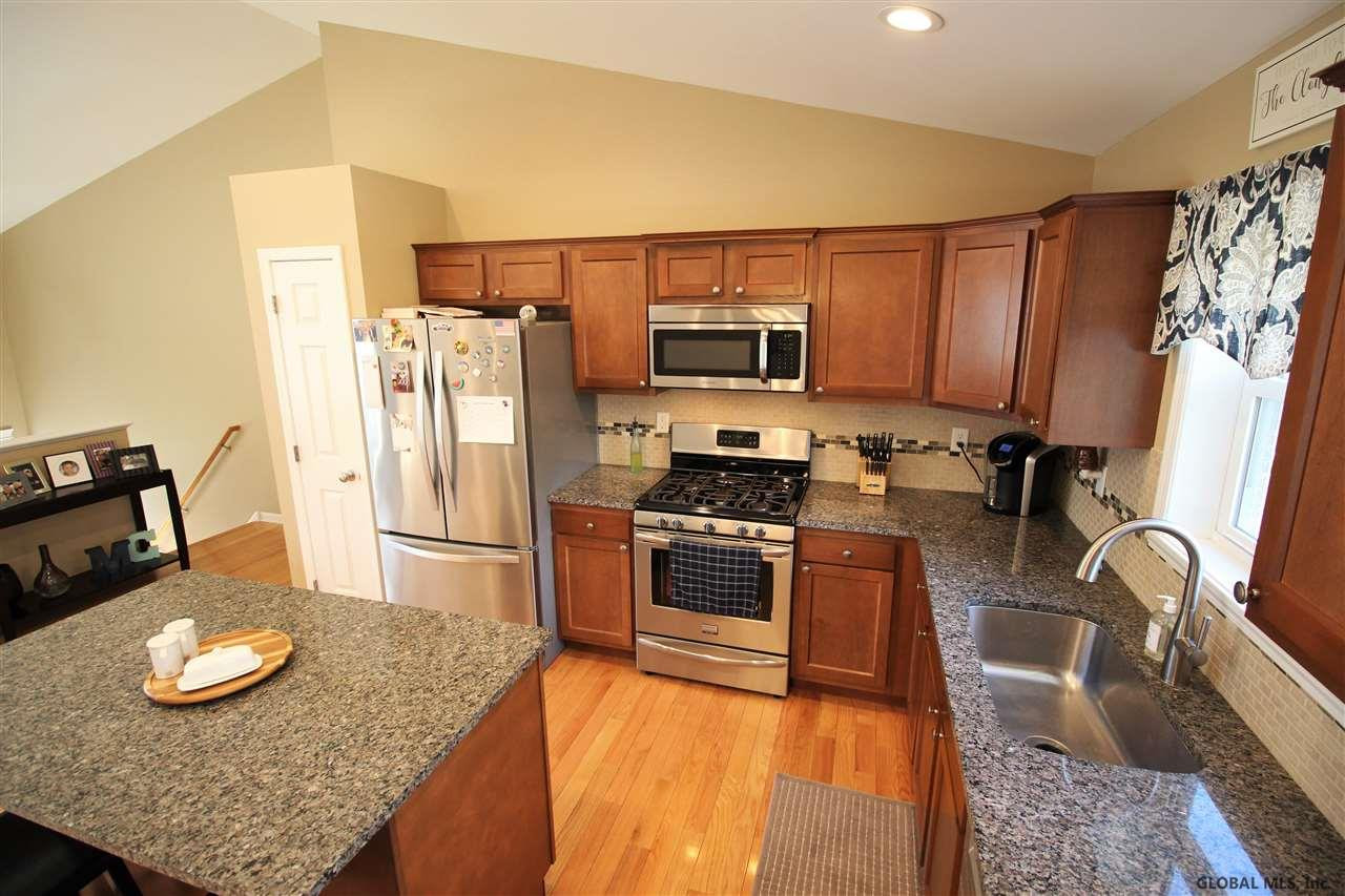 631 Pearse Road Niskayuna, NY 12309 - Photo 5 of 52 Photo 5