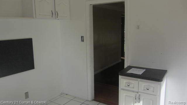 558 Sherbourne Street Inkster, MI 48141 - Photo 10 of 17 IMG_8375.JPG