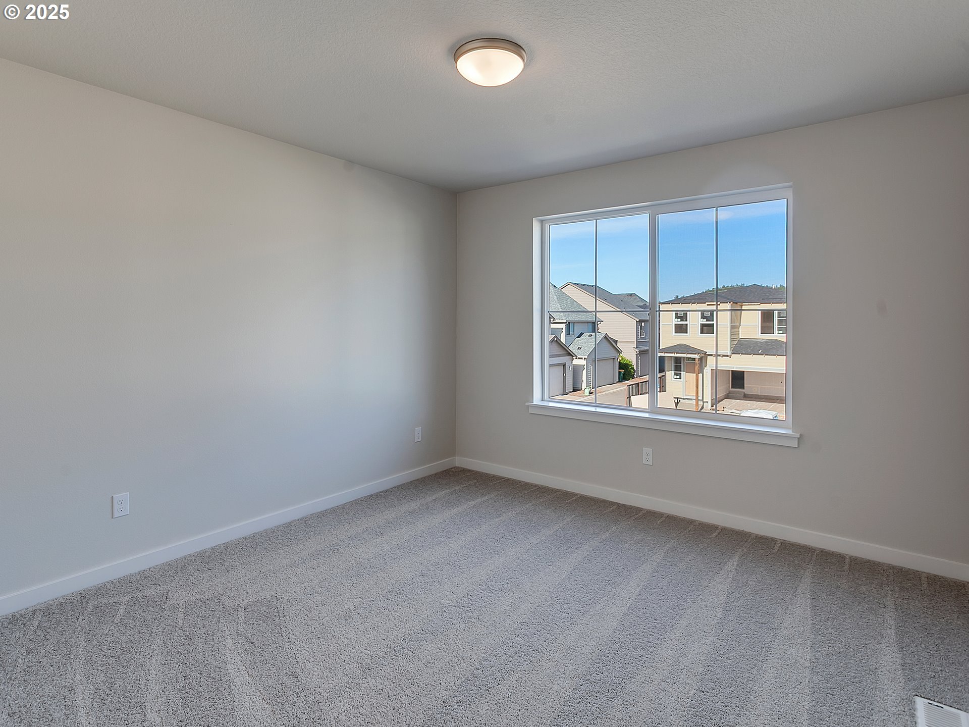 13858 Southwest 174th Avenue Tigard, OR 97140 - Photo 33 of 44 an empty room with windows