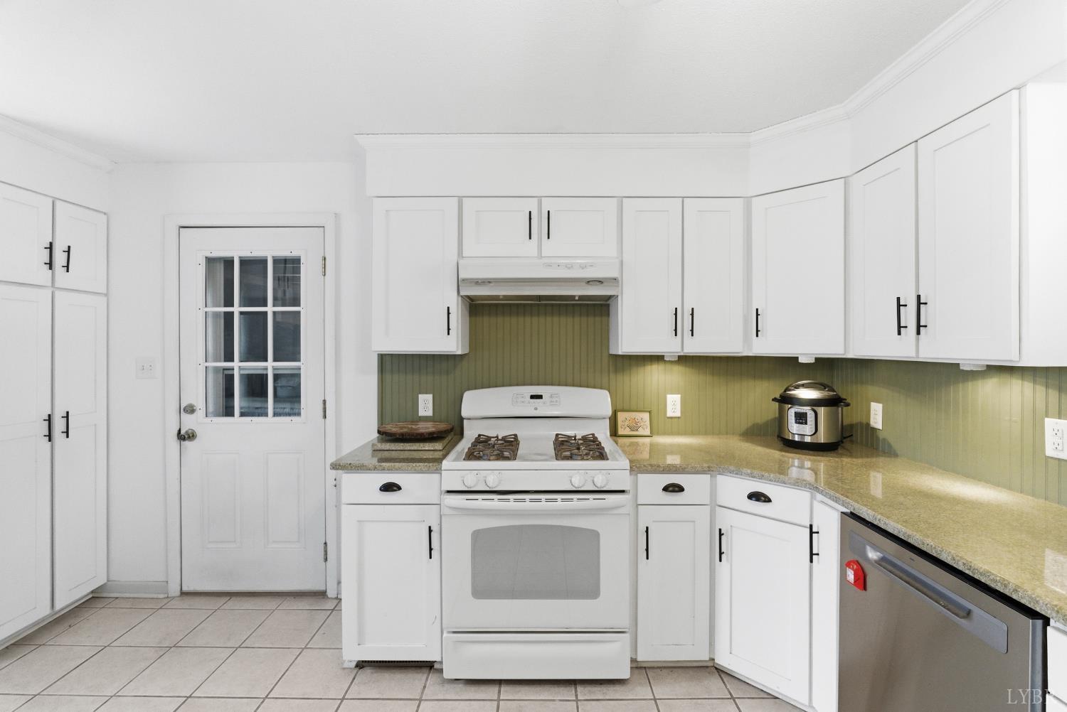 3189 Wildway Road Appomattox, VA 24522 - Photo 11 of 44 a kitchen with stainless steel appliances white cabinets and a stove top oven