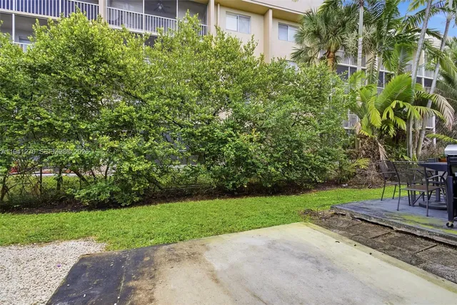 $2,300 | 6850 Northwest 173rd Drive, Unit 103, Hialeah, FL 33015