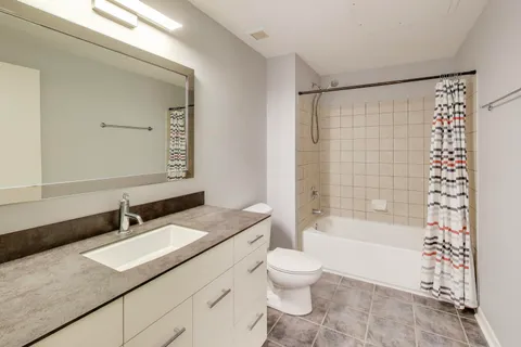 $275,000 | 208 West Washington Street, Unit 1913, Chicago, IL 60606