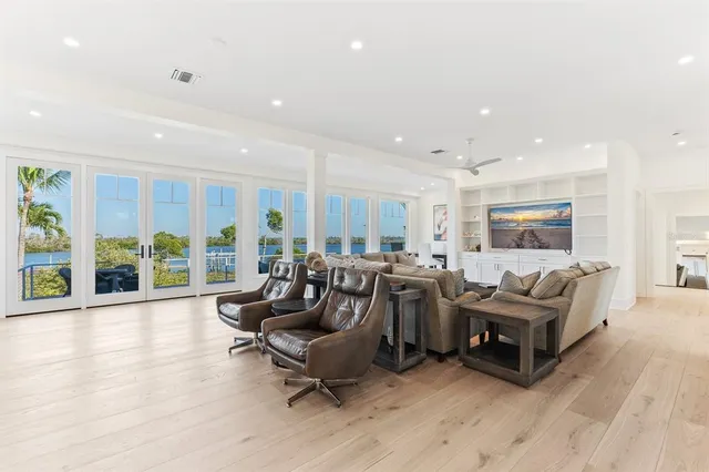 $13,500,000 | 4070 Loomis Avenue, Boca Grande, FL 33921