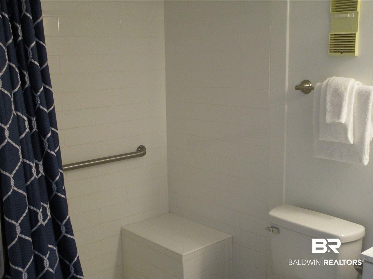 497 Plantation Road, Unit 1138 Gulf Shores, AL 36542 - Photo 13 of 15 Guest Bath Walk-in Shower