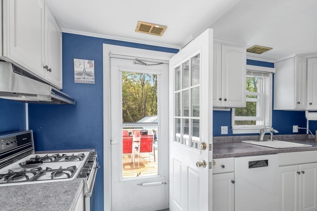 109 Monitor Road Marshfield, MA 02050 - Photo 8 of 32 Gallery Image 8