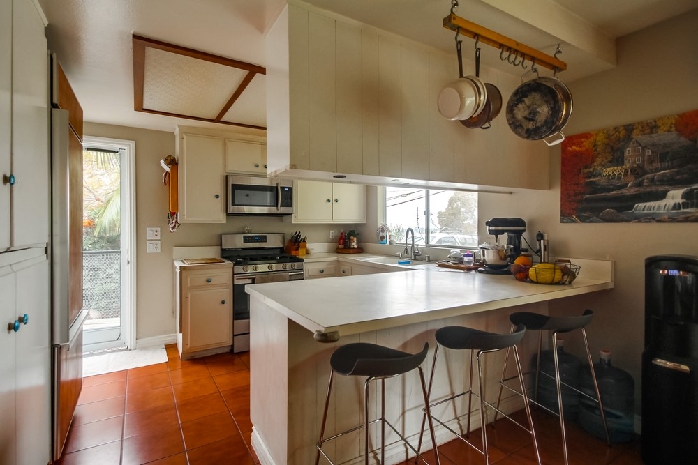 665 Requeza Street Encinitas, CA 92024 - Photo 11 of 25 Gallery Image 11