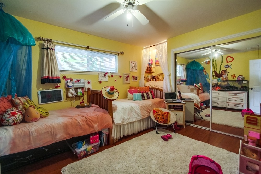 665 Requeza Street Encinitas, CA 92024 - Photo 13 of 25 Large kids bedroom