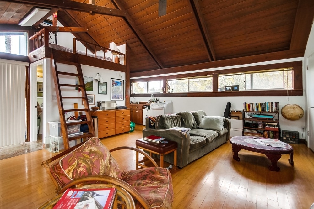 665 Requeza Street Encinitas, CA 92024 - Photo 18 of 25 Great additional space for whatever, guests, office, long term tenant, maybe even VRBO? Built with permits!