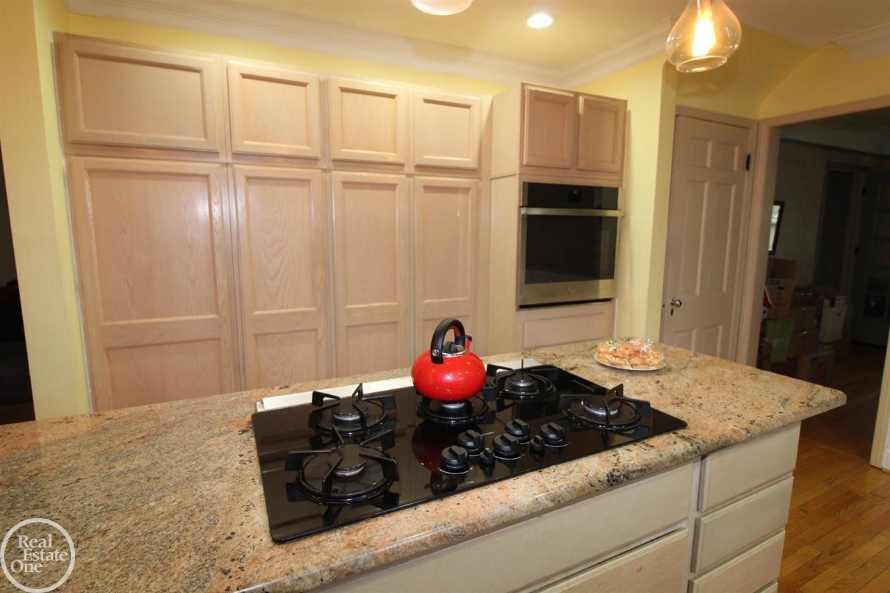 533 Fisher Road Grosse Pointe, MI 48230 - Photo 9 of 54 50044993-8.JPG
