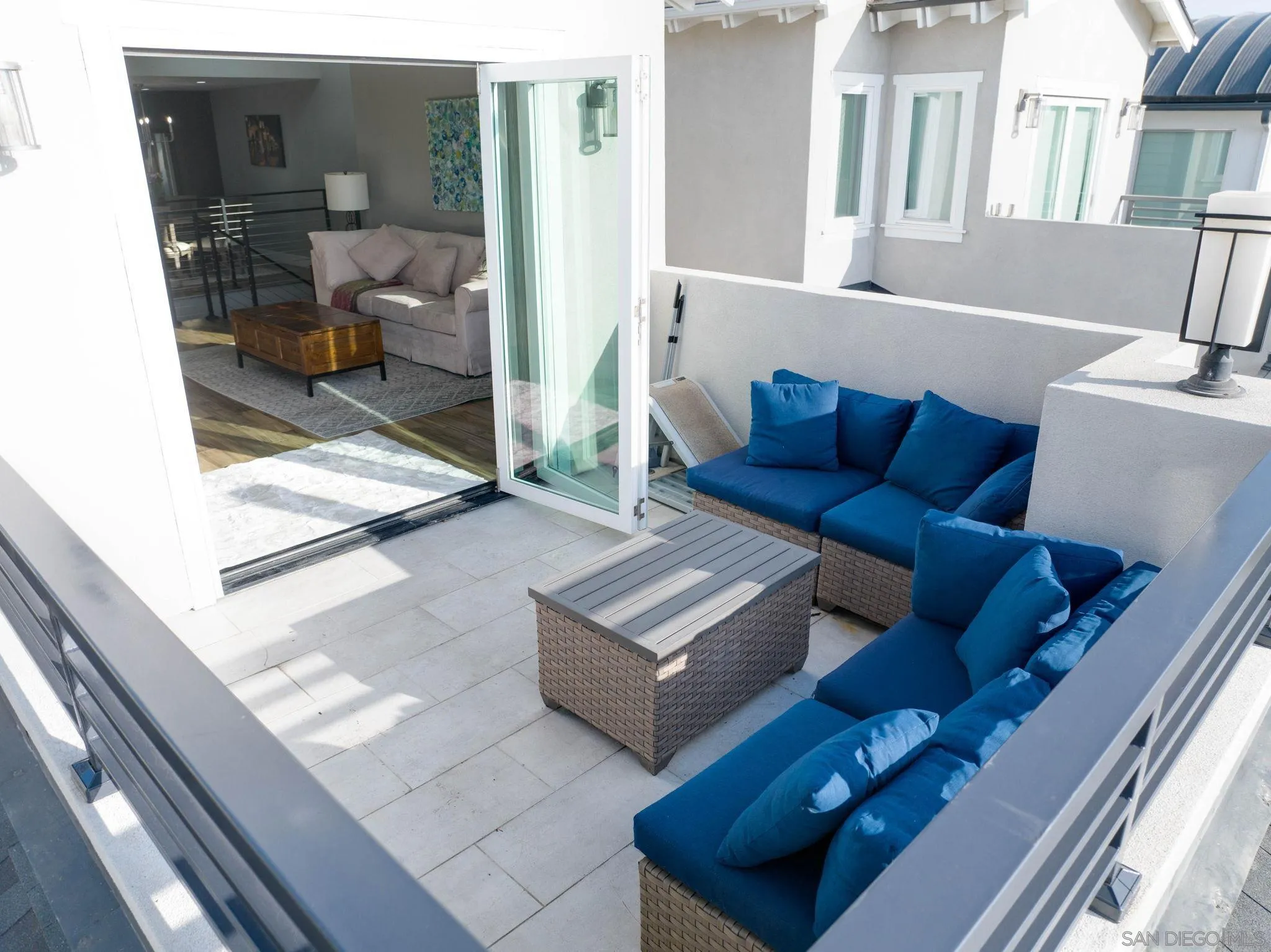 2319 Cambridge Avenue Cardiff, CA 92007 - Photo 38 of 48 a living room with furniture