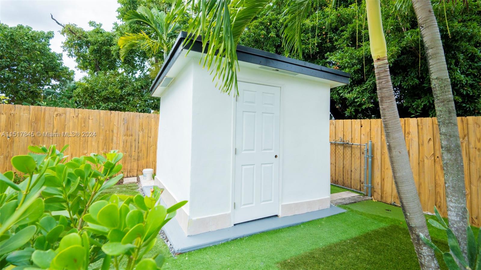 320 Southwest 66th Avenue Miami, FL 33144 - Photo 24 of 24 a view of a backyard with plants