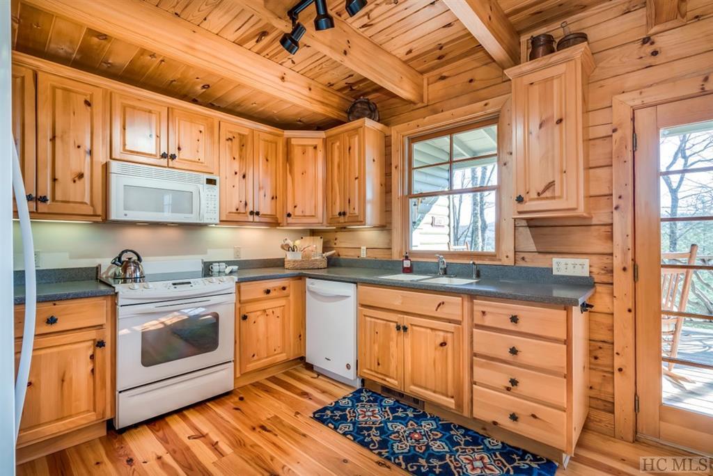 271 Rendezvous Ridge, Unit B Cashiers, NC 28717 - Photo 12 of 25 Gallery Image 12