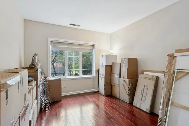 $385,000 | 501 Forest Avenue, Unit 305, Glen Ellyn, IL 60137