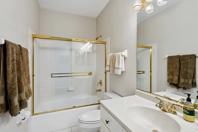 $385,000 | 501 Forest Avenue, Unit 305, Glen Ellyn, IL 60137