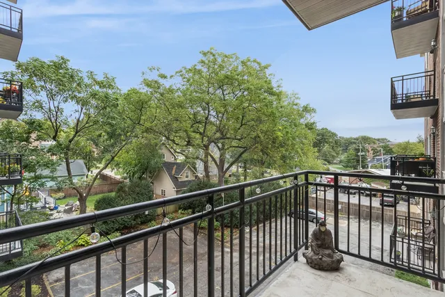 $385,000 | 501 Forest Avenue, Unit 305, Glen Ellyn, IL 60137