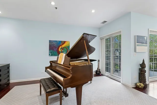 $385,000 | 501 Forest Avenue, Unit 305, Glen Ellyn, IL 60137