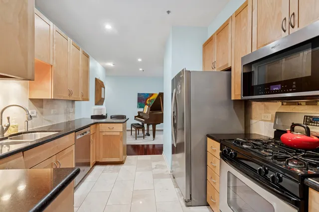 $385,000 | 501 Forest Avenue, Unit 305, Glen Ellyn, IL 60137